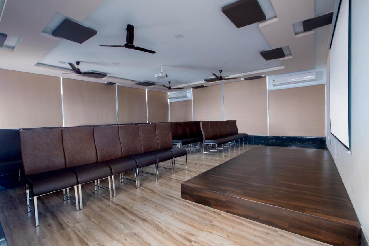 Crystal Lake Suites Coimbatore Eksteriør billede